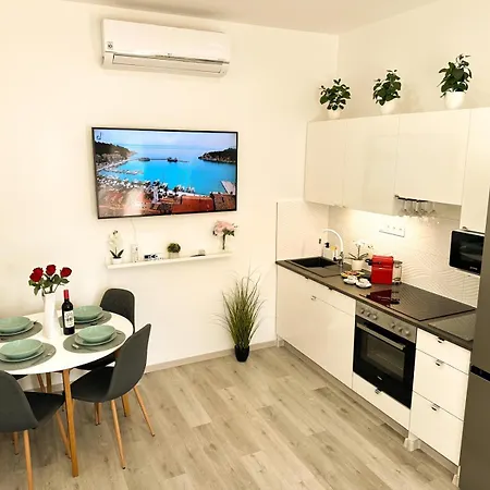 Vibe S31 Apartman ,Ac,Free Parking Szekesfehervar Exterior photo