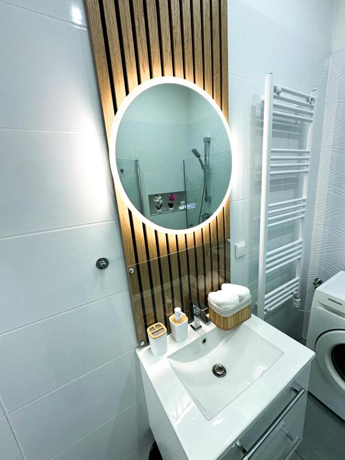 Vibe S31 ,ac,free Parking *